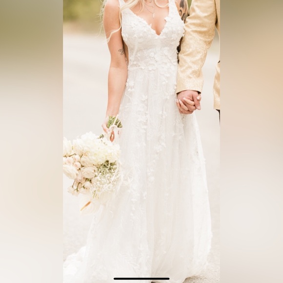 Dalaarna Tenille Ivory Wedding Dress - Picture 4 of 12